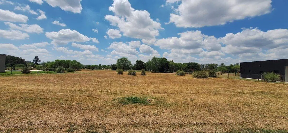 VENTA LOTE INTERNO AL GOLF PILAR - 1417 M2 2