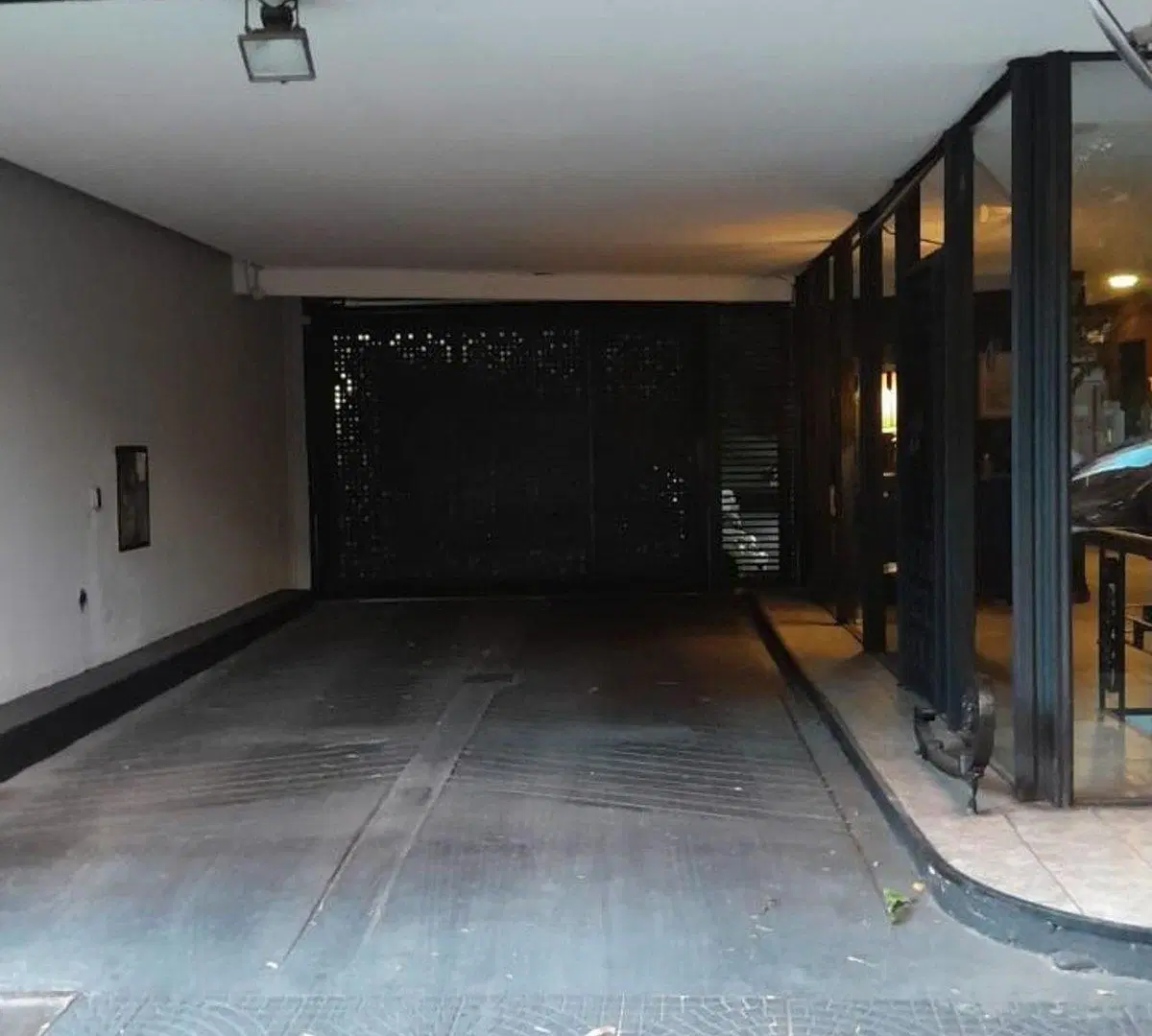 Cochera cubierta  en Barrio Norte 4