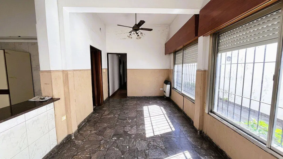VENTA CASA 4 AMB GARAGE PATIO TERRAZA. CON LOCAL 4