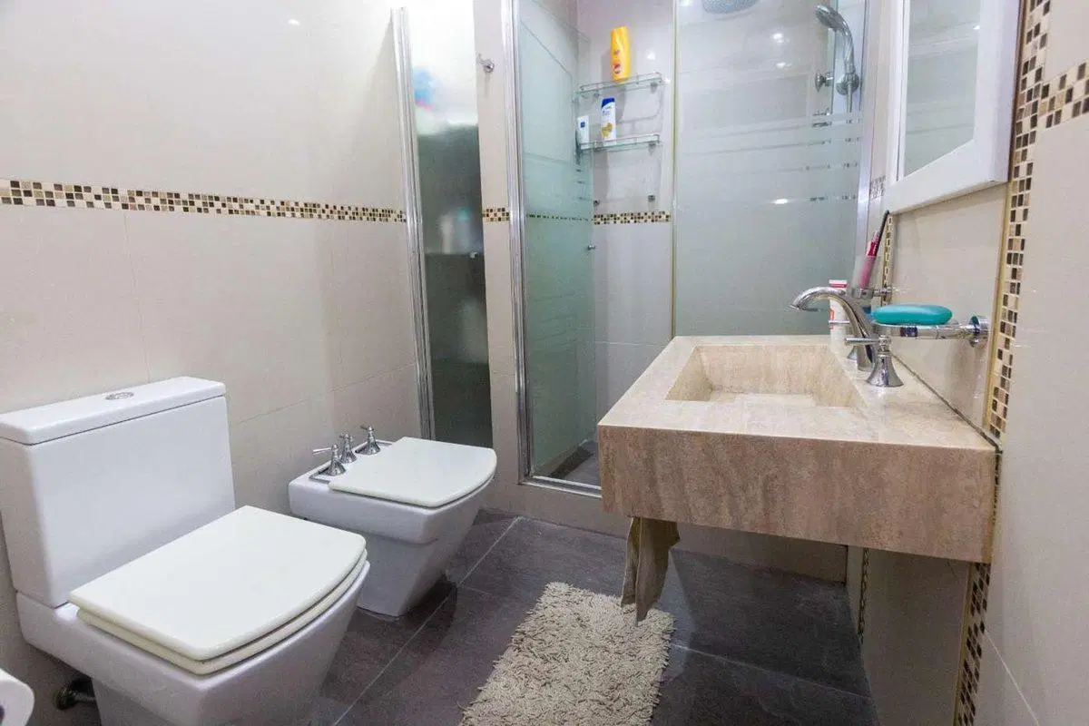 CASA 5 AMBIENTES CON COCHERA PILETA Y QUINCHO 5