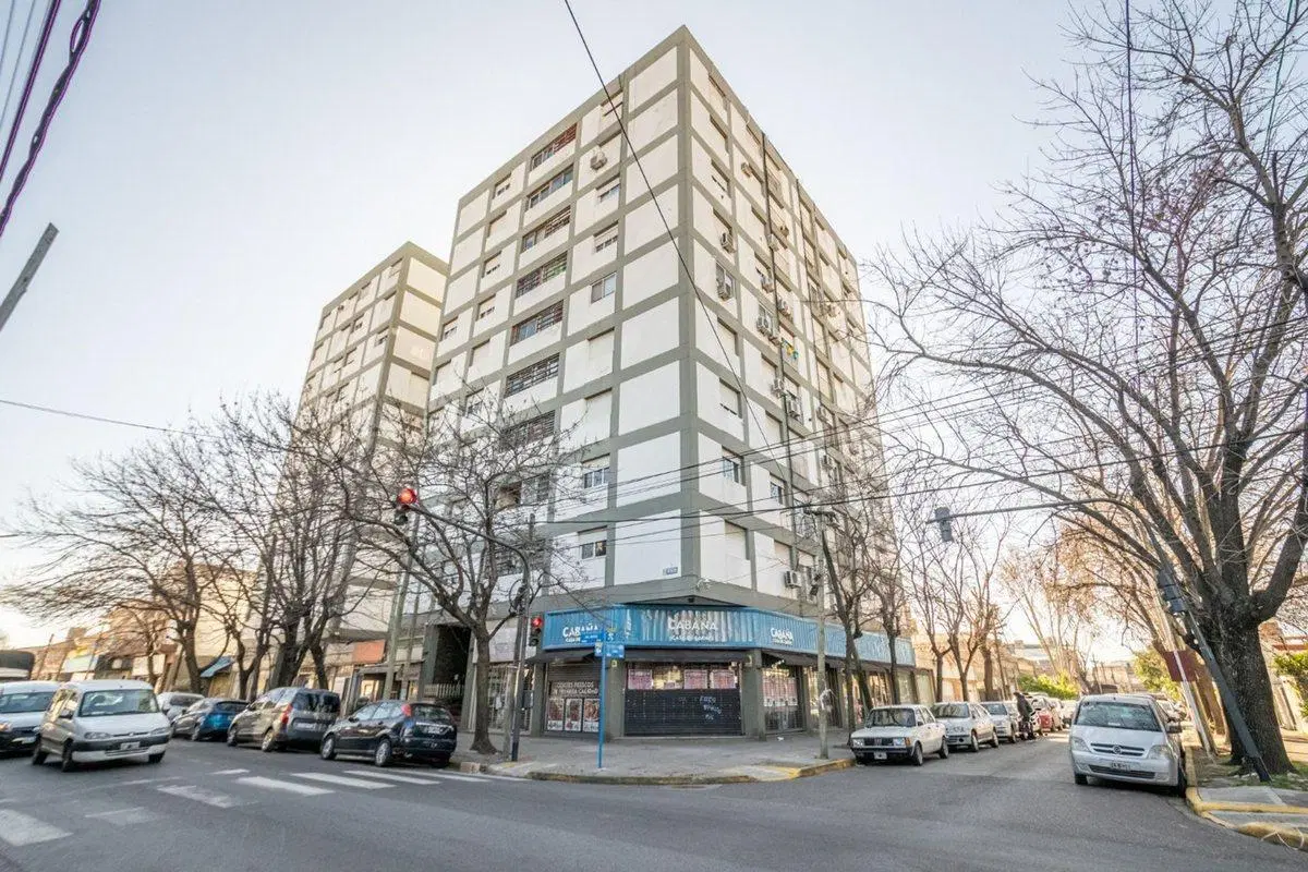 DEPTO 4 AMBIENTES EN VENTA EN CASEROS OPORTUNIDAD 3