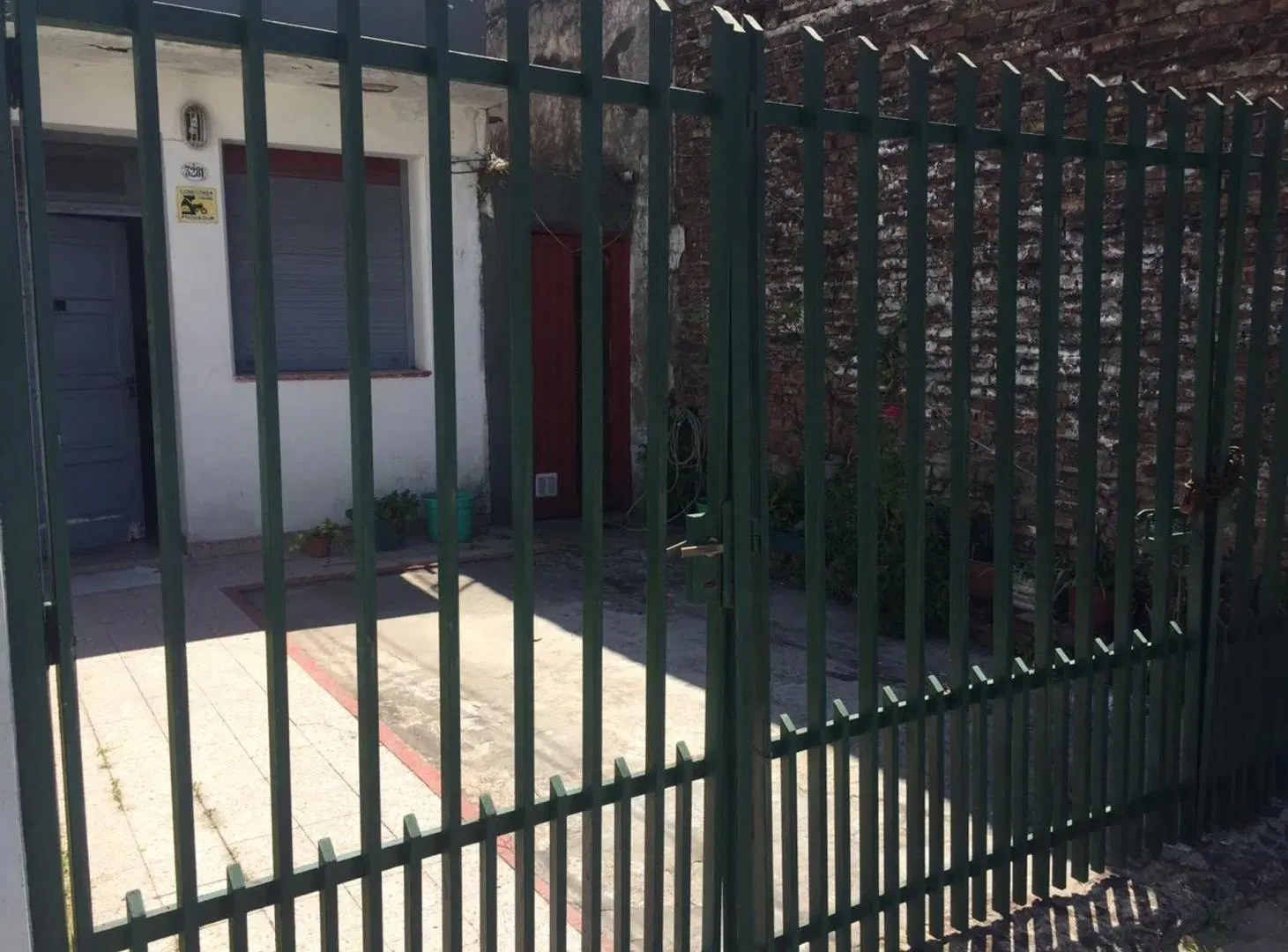 CASA SOBRE LOTE PROPIO  IDEAL DOS FAMILIAS 2