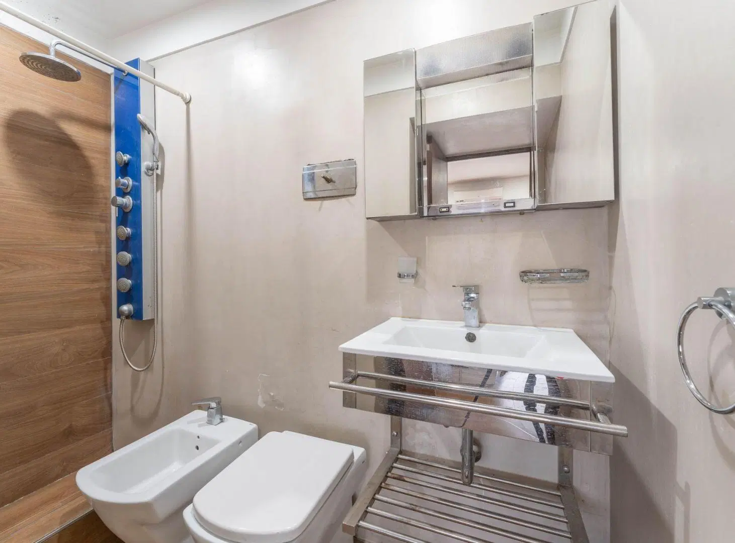 Casa en venta quincho, parrilla, cochera p/2 autos 4
