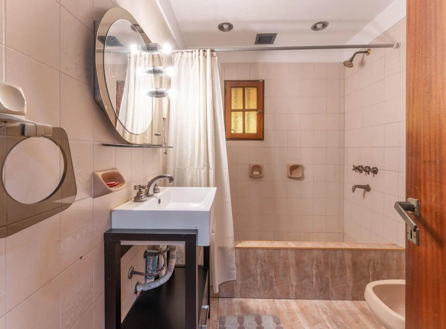 Casa en venta quincho, parrilla, cochera p/2 autos 5