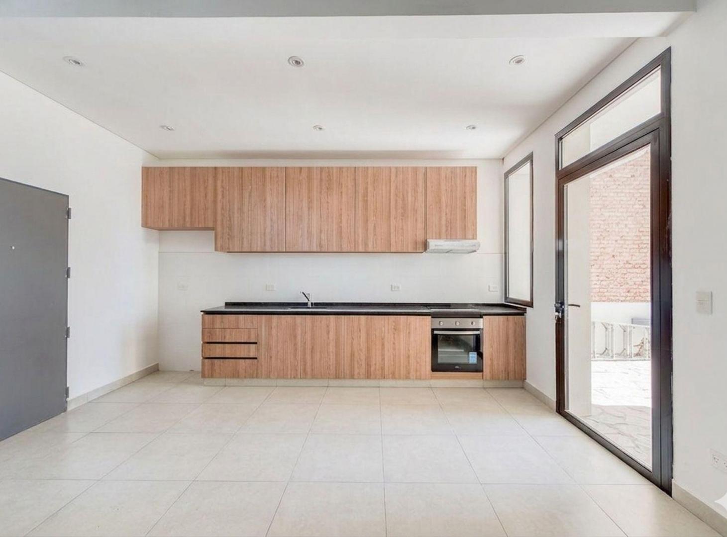 Foto de VENTA PH 4 AMBS RENOVADO. PATIO. JARDIN Y PARRILLA, imagen 2