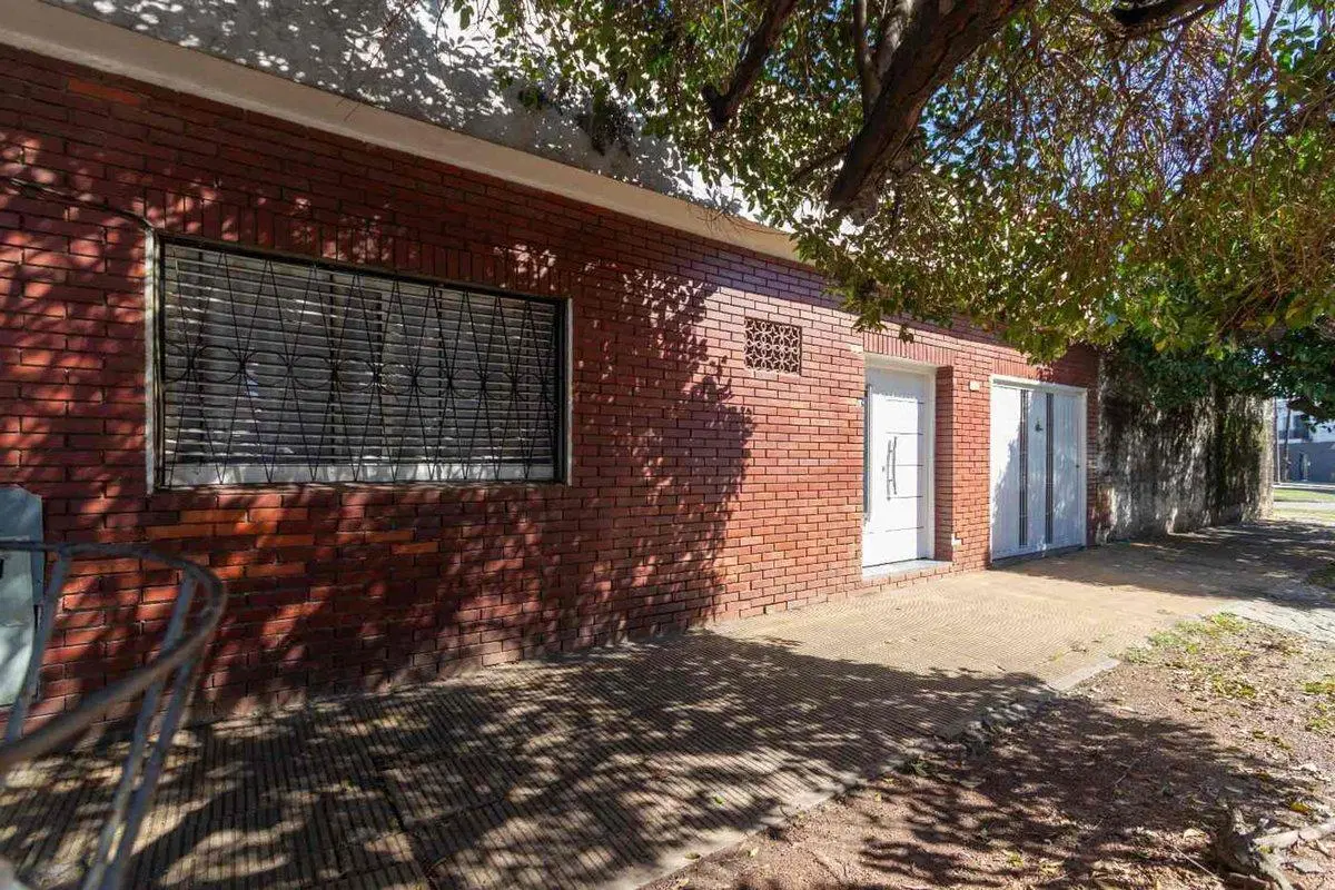 CASA 4 AMB CON PATIO, TERRAZA Y GARAGE CASEROS 3