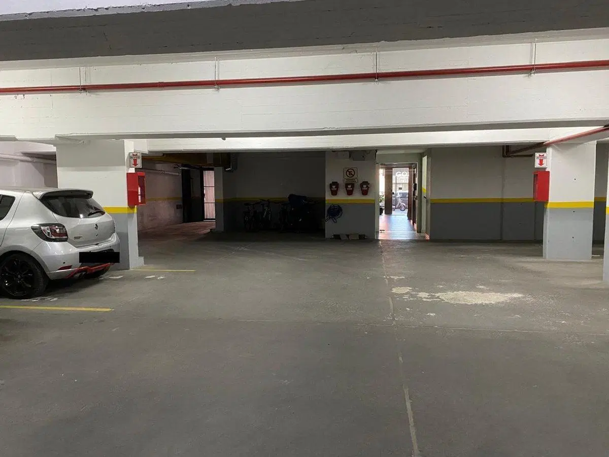 Venta cochera fija y cubierta en Villa del Parque 5