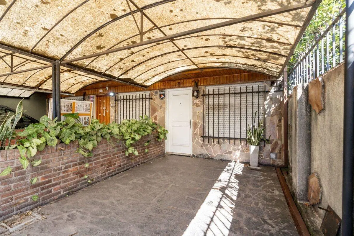 VENTA CASA 4 AMBIENTES PATIO COCHERA CARAPACHAY 2