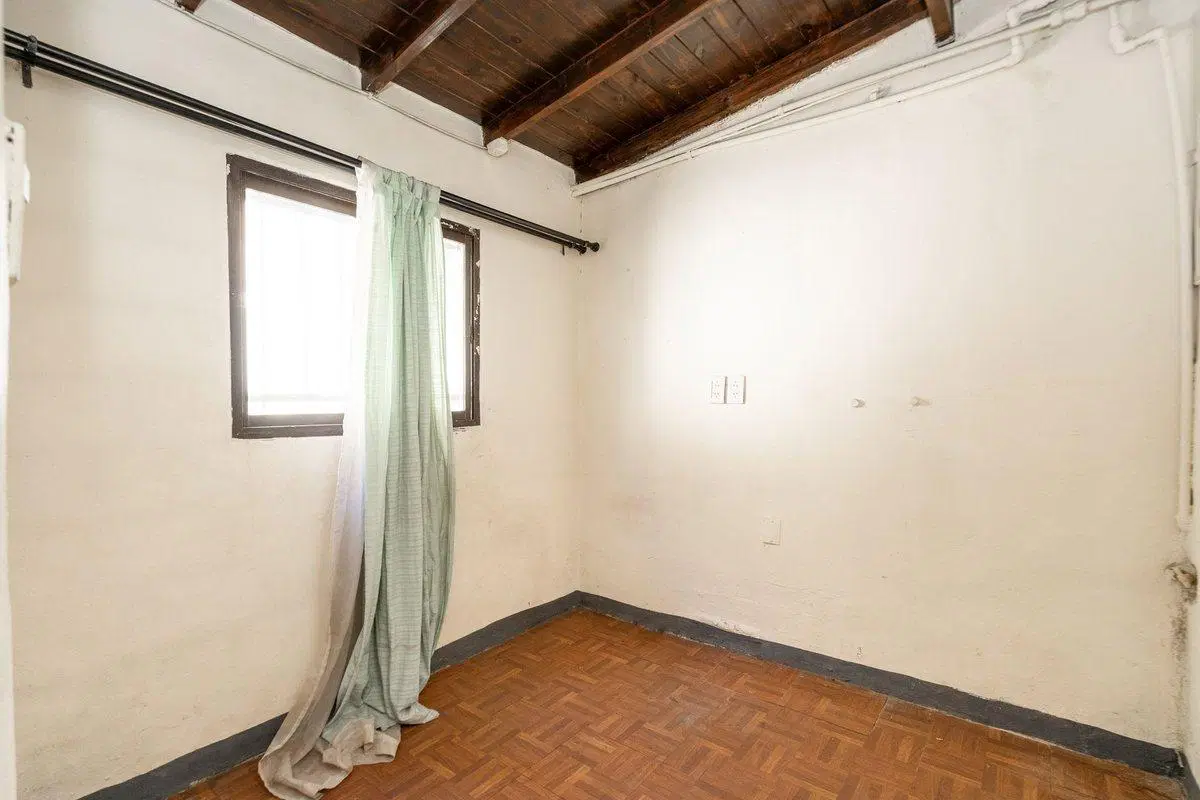 VENTA CASA 4 AMBIENTES PATIO COCHERA CARAPACHAY 4