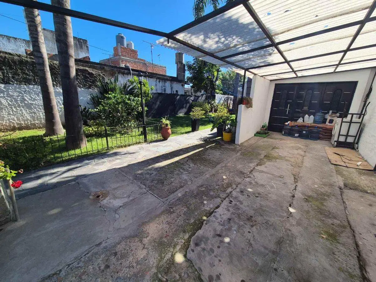 VENTA CASA MULTIFAMILIAR COCHERA JARDIN Y QUINCHO 5