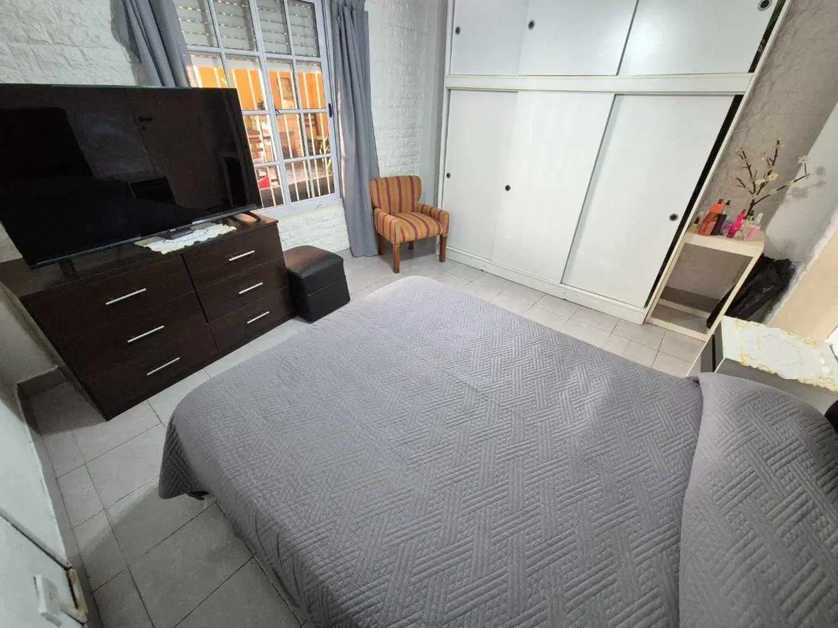 VENTA CASA MULTIFAMILIAR COCHERA JARDIN Y QUINCHO 5