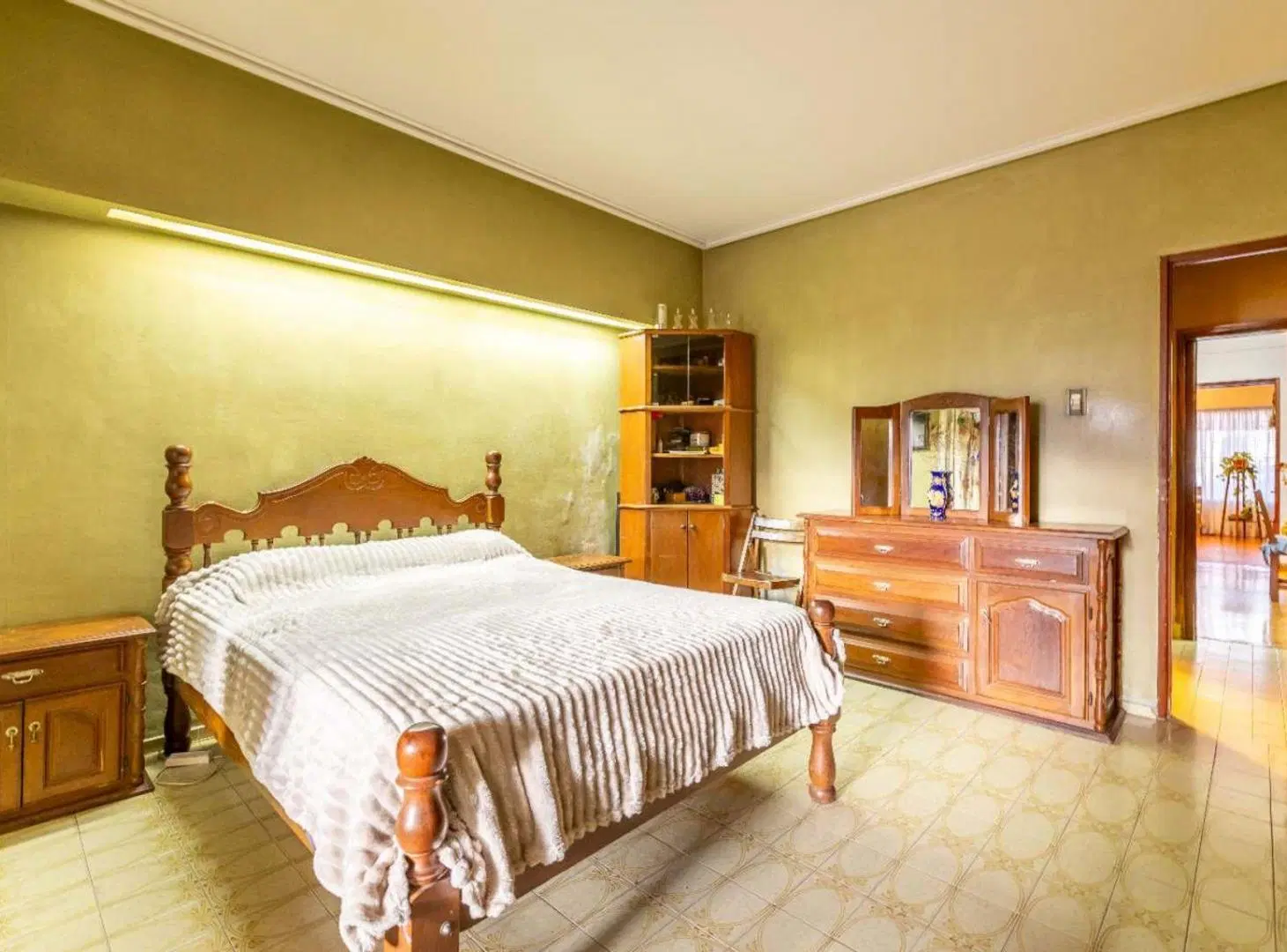 CASA 5 AMB EN VENTA MULTIFAMILIAR EN CASEROS 2