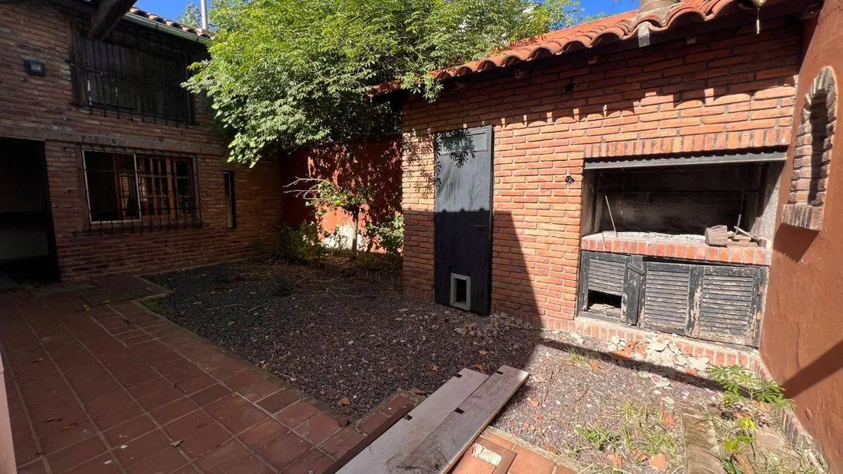 VENTA CASA 3 AMB+ESCRITORIO CON JARDÍN Y PARRILLA 3