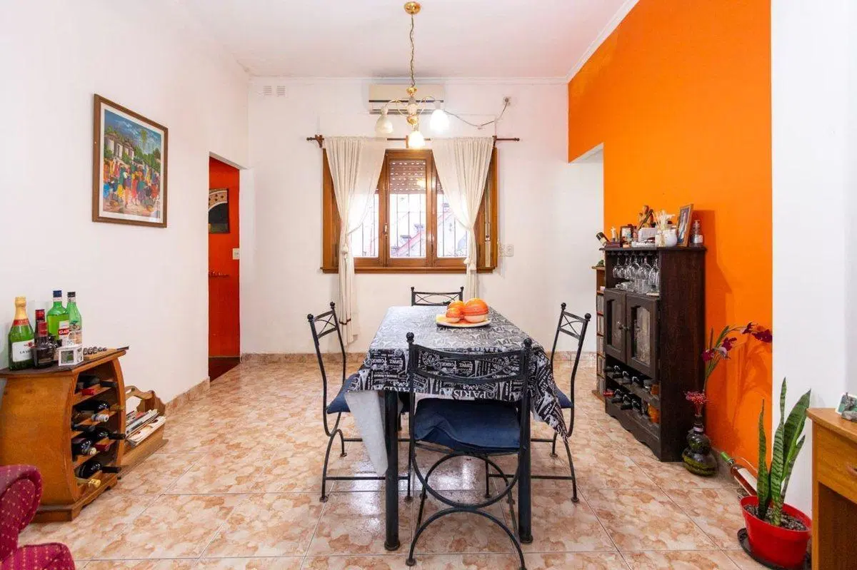 VENTA CASA 4 AMBIENTES CON TERRAZA Y PARRILL! 2