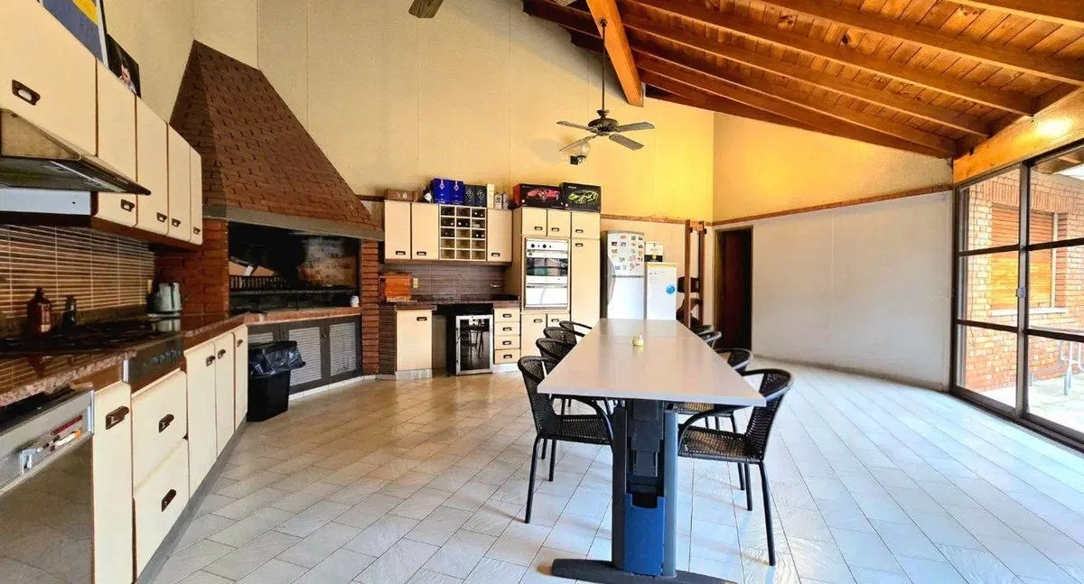 CASA CHALET 5 AMB. PISCINA SAUNA JACUZZI COCHERA 5