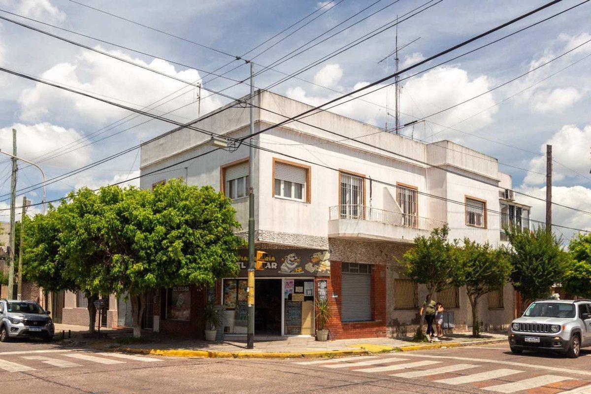 Venta PH 5 ambientes multifamiliar balcón frente