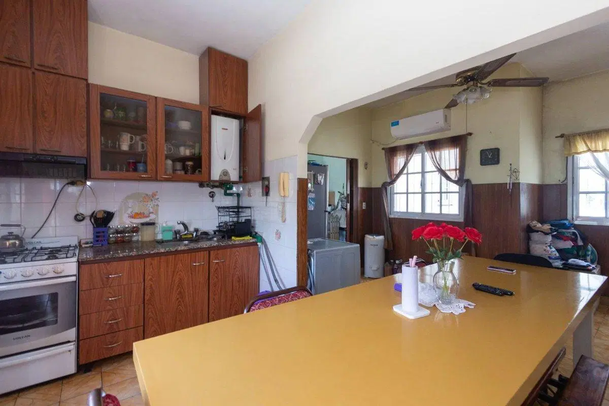 Venta PH 5 ambientes multifamiliar balcón frente 2