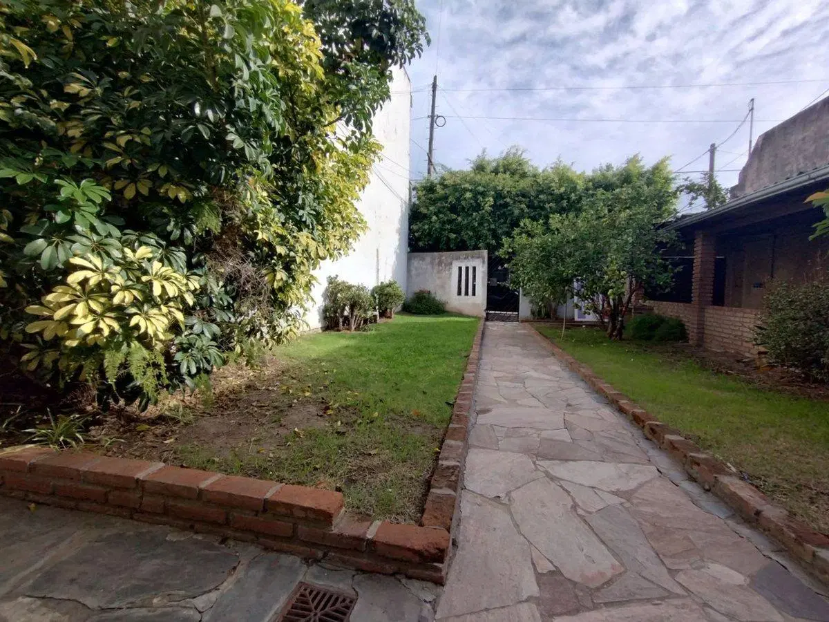 CASA EL PALOMAR 5 AMB. CON JARDÍN COCHERA PARRILLA 3