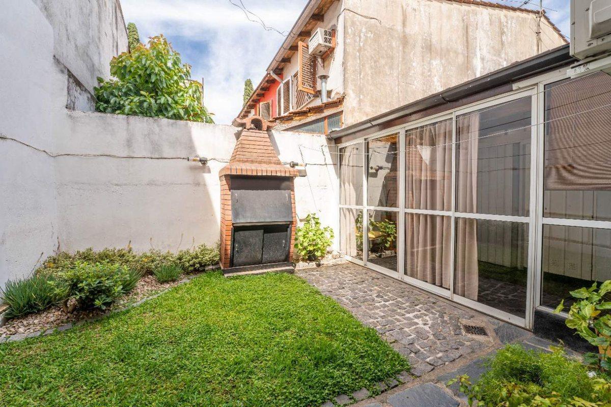 VENTA PH TIPO CASA 4 AMB COCHERA JARDIN PARRILLA