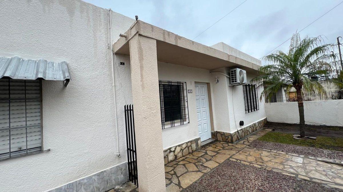 Casa 3 ambientes con cochera + Depto