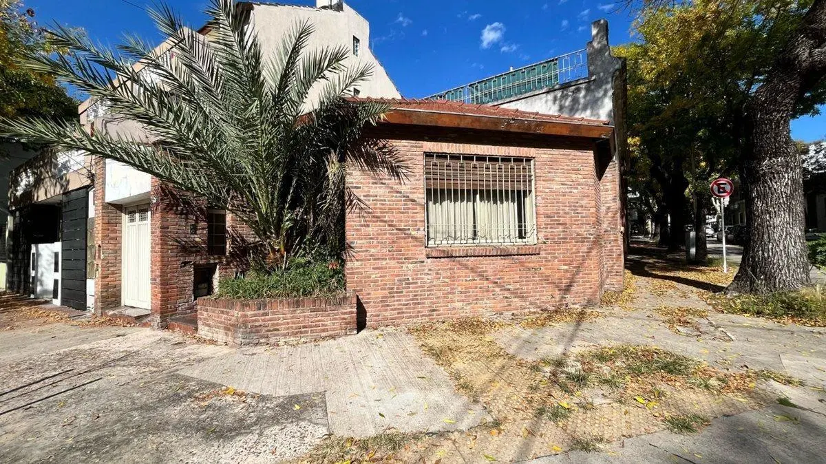 VENTA CASA LOTE PROPIO A REFACCIONAR VILLA URQUIZA 4