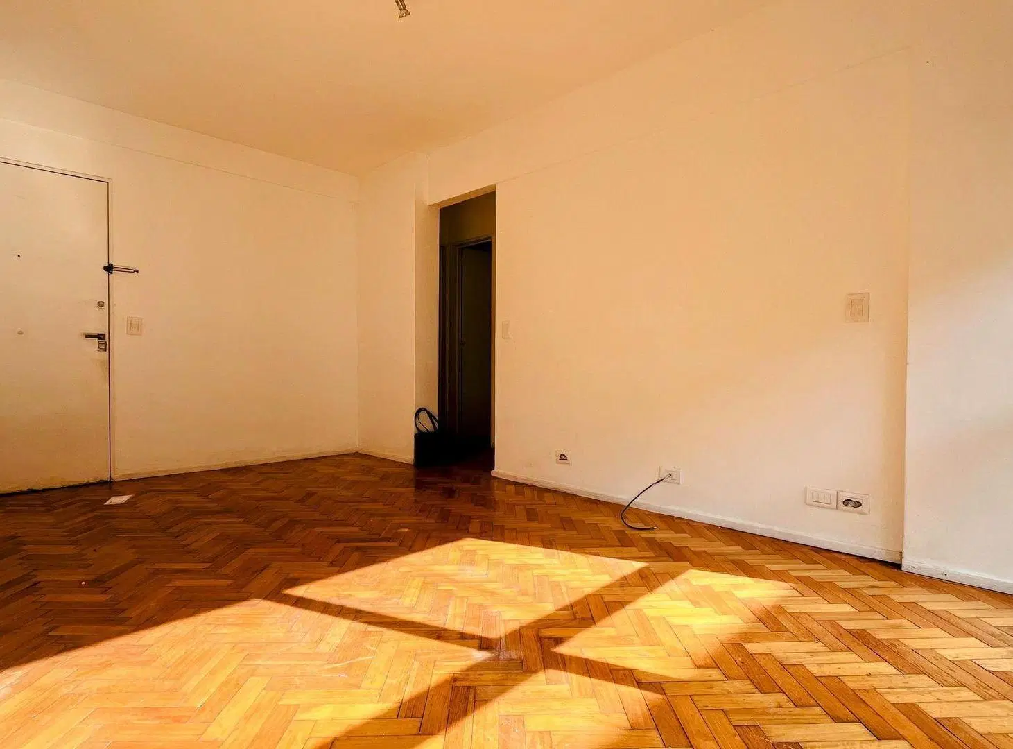 VENTA DEPTO 2 AMBIENTES  CON PATIO LUMINOSO 2