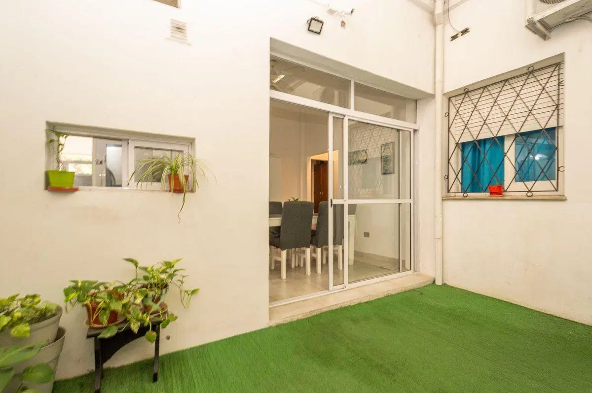 CASA 5 AMB. C/TERRAZA PROPIA Y COCHERA BARRIO NAÓN 4