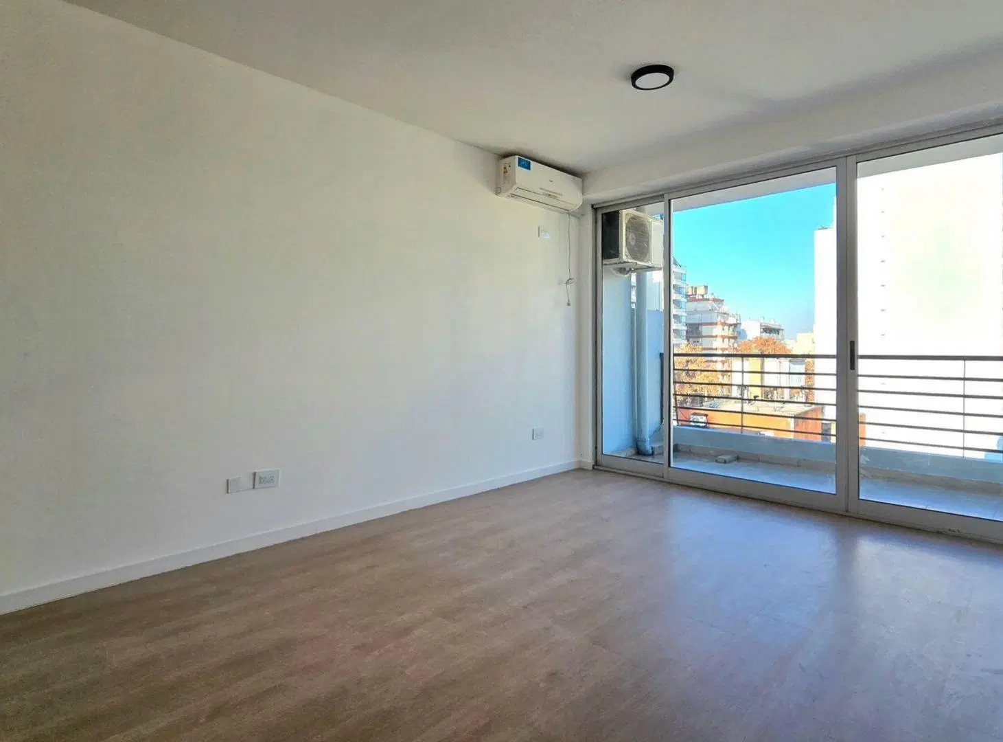 DEPARTAMENTO 2 AMBIENTES CON COCHERA PISO ALTO 4