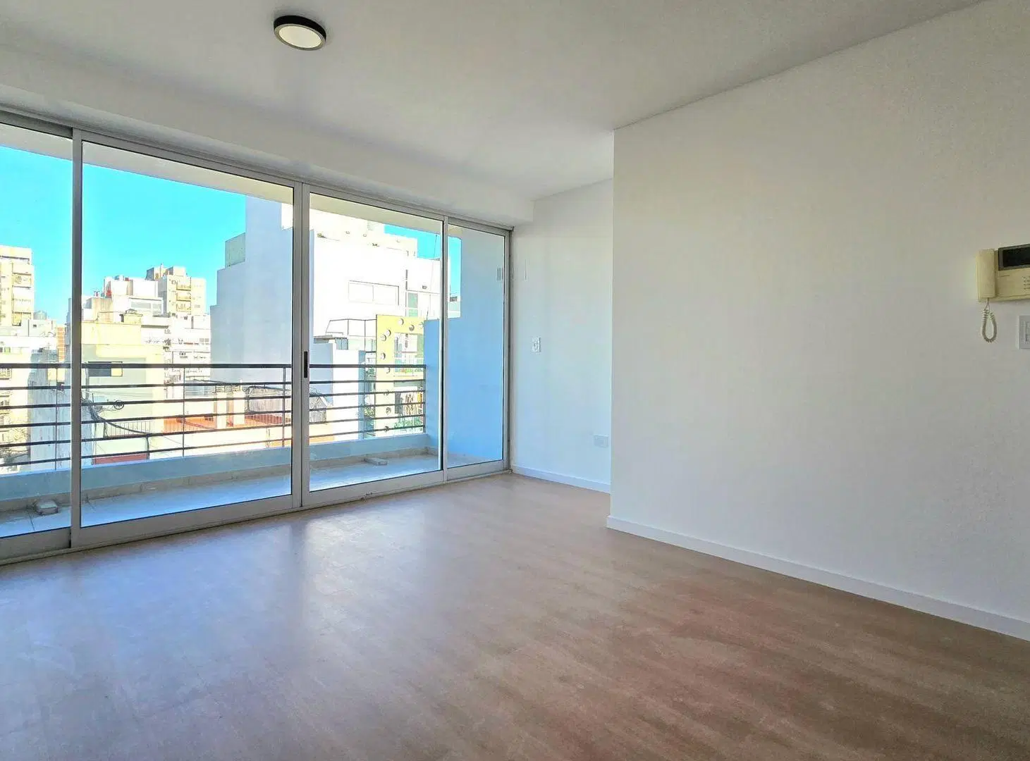 DEPARTAMENTO 2 AMBIENTES CON COCHERA PISO ALTO 3