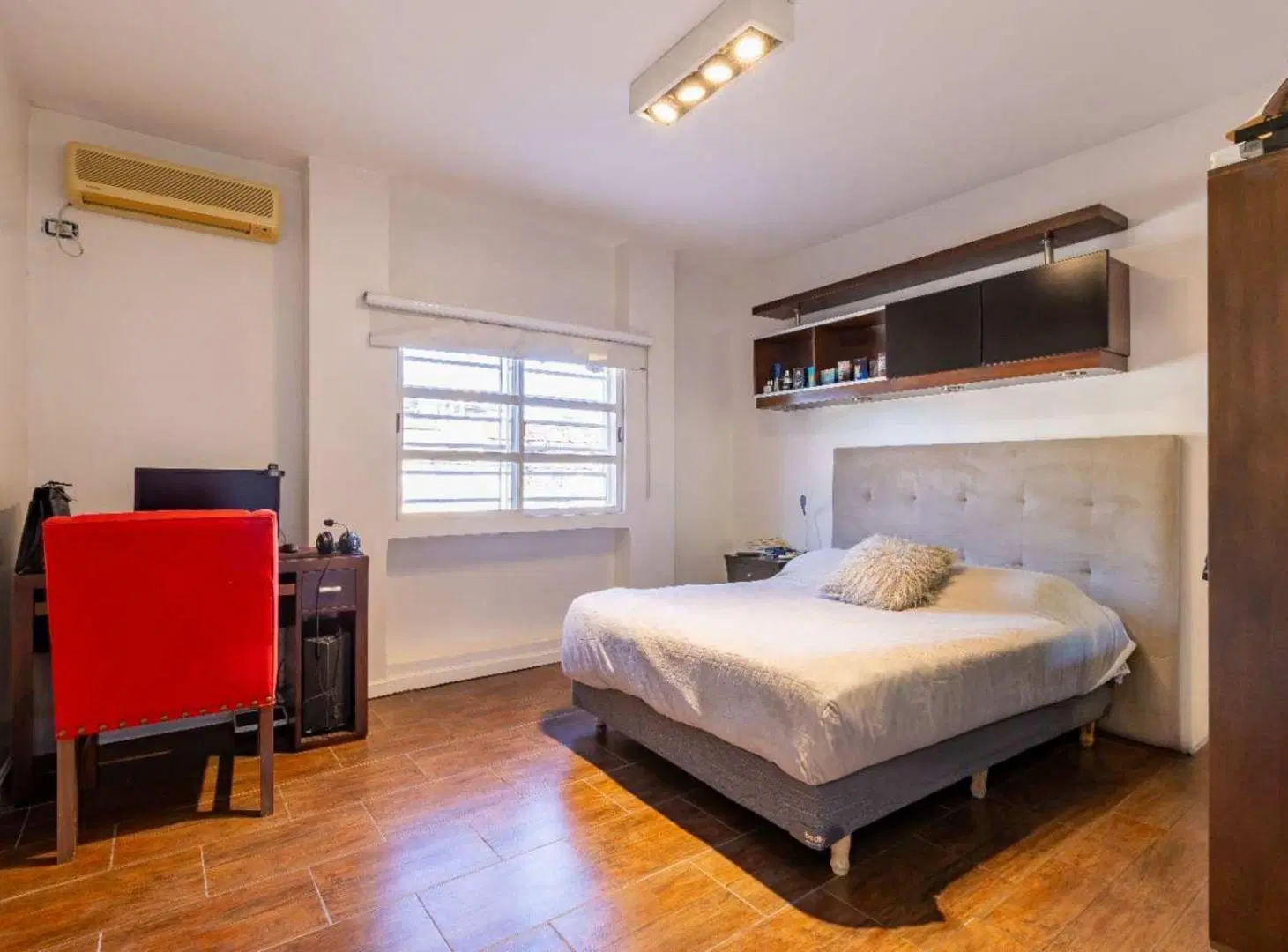 CASA 5 AMB EN VENTA CON PISCINA PARRILLA GARAGE 8