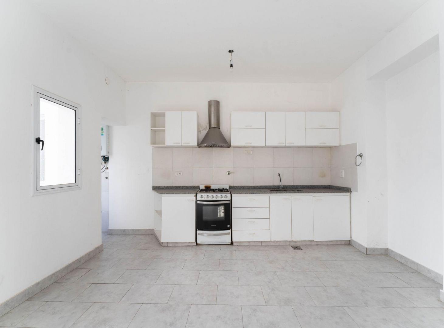 Foto de VENTA PH 5 AMBIENTES LUMINOSO REMODELADO - FLORES, imagen 3