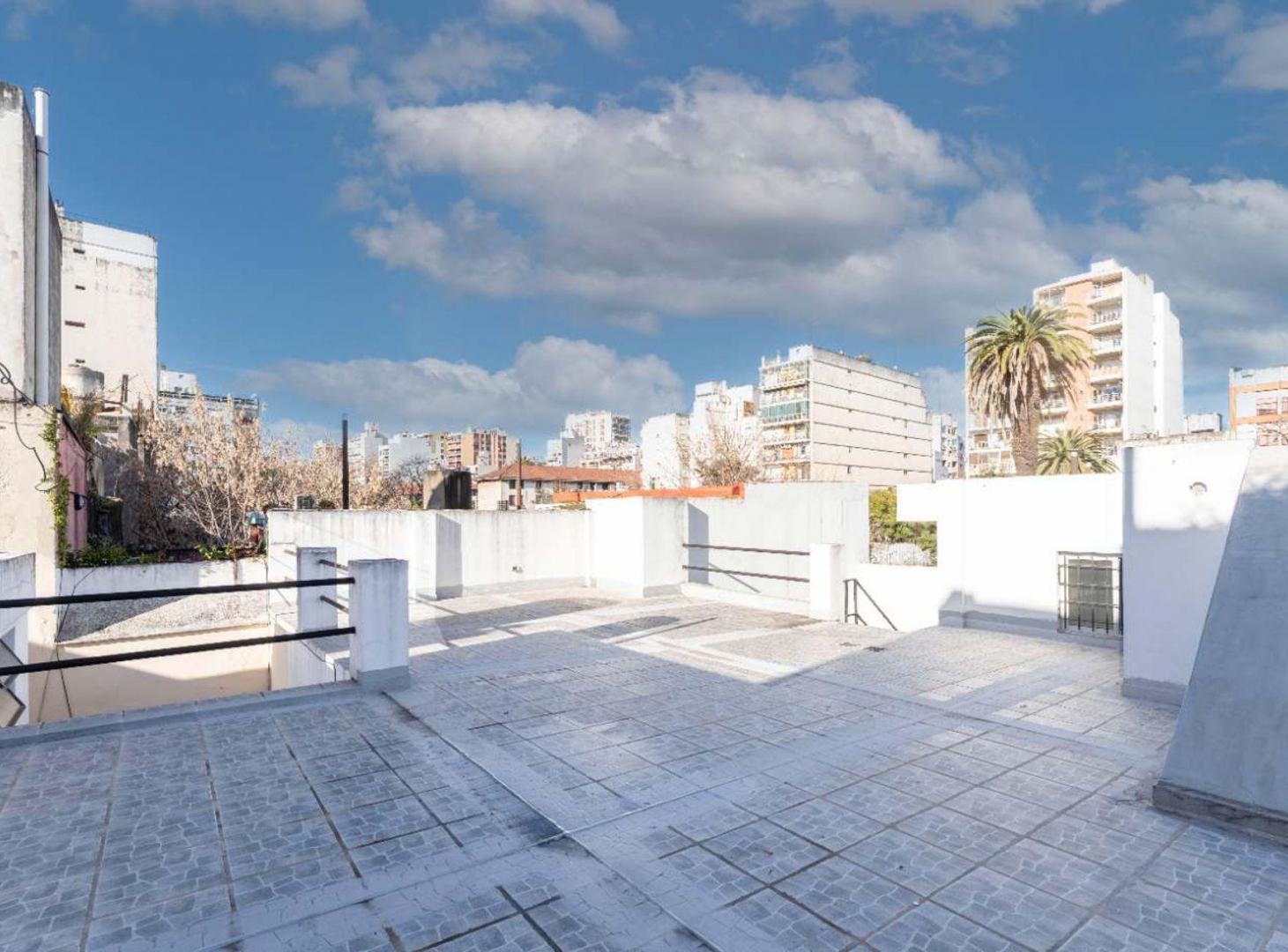 Foto de VENTA PH 5 AMBIENTES LUMINOSO REMODELADO - FLORES, imagen 1