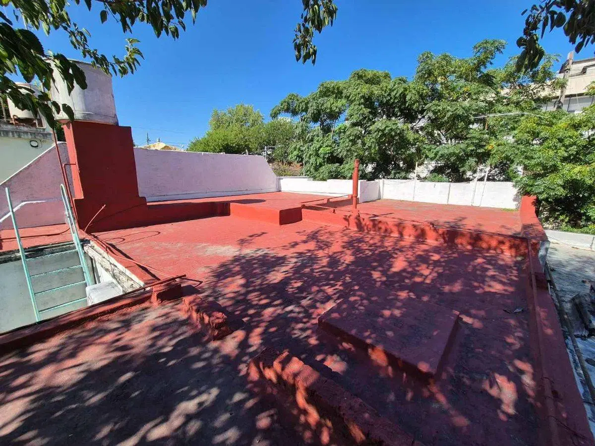Casa 3 amb c/patio, local al frente, a refaccionar 2