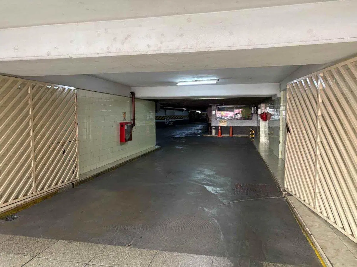 Venta Excelente Cochera 2do piso sobre Av Santa Fe 3
