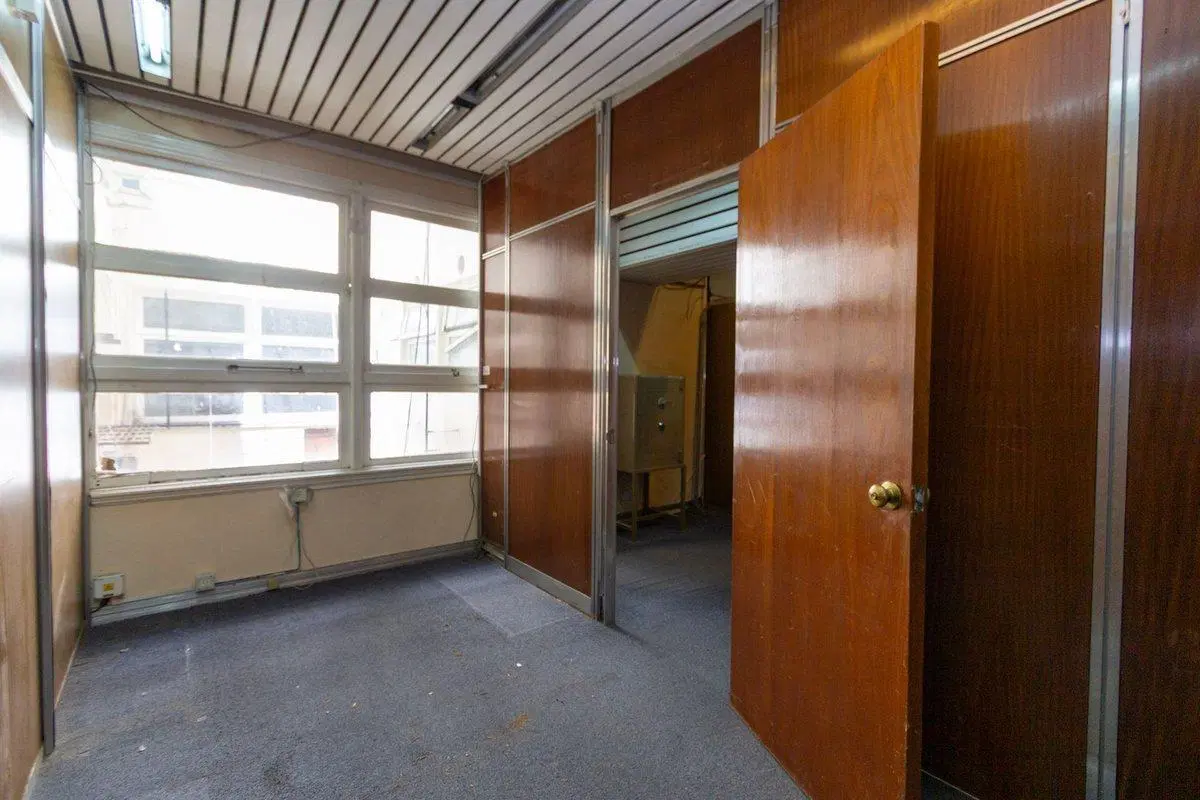 VENTA DE GRAN OFICINA COMERCIAL EN MICROCENTRO! 2