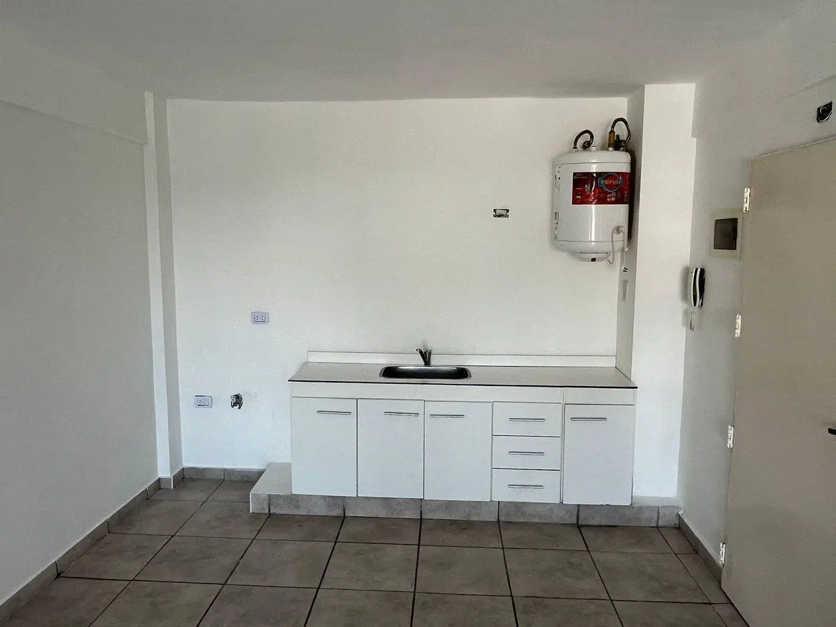DEPTO MONOAMBIENTE PISO 5 VISTA ABIERTA CON BALCÓN 2