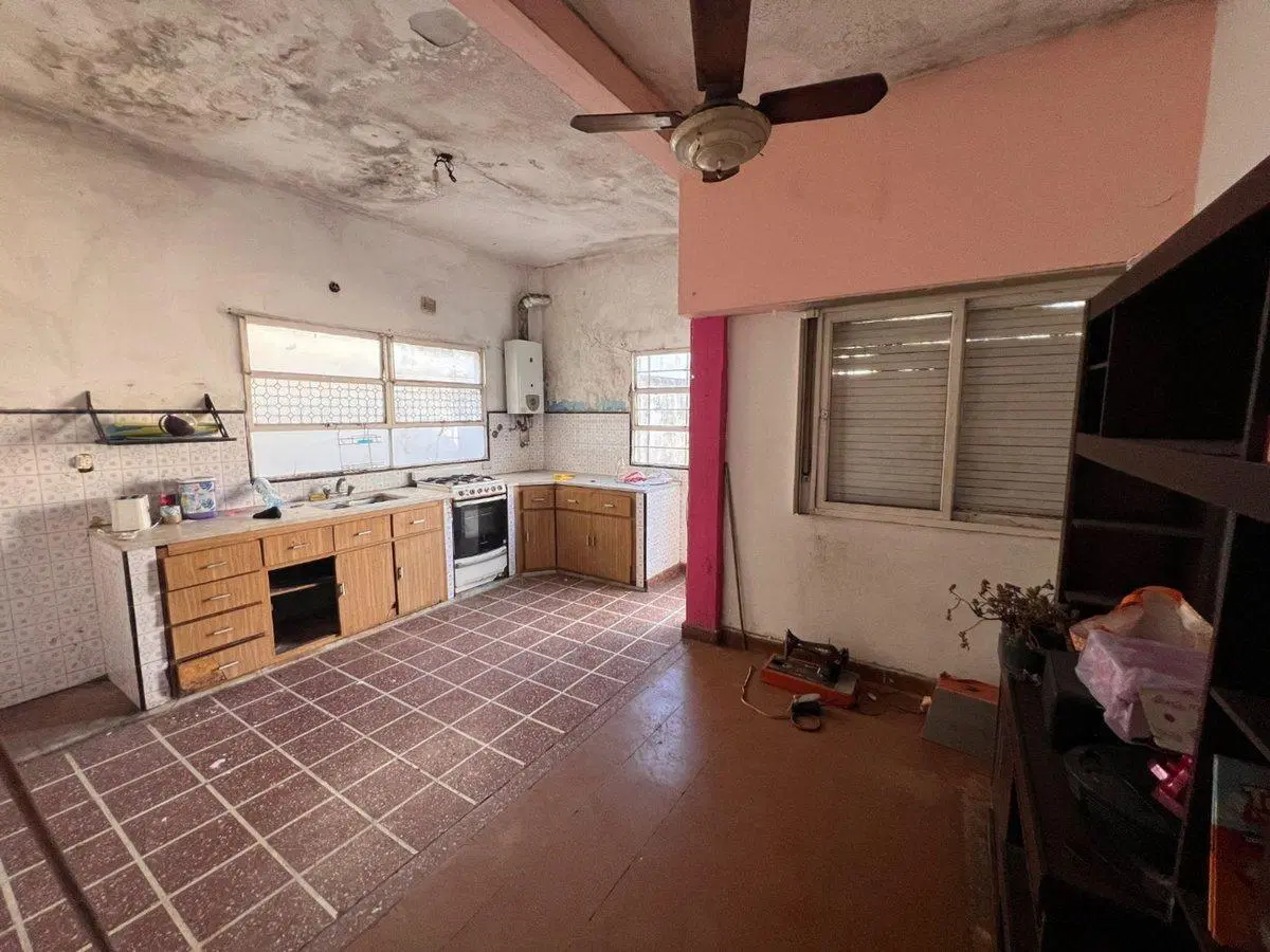 VENTA PH 4 AMB A REFACCIONAR CON PATIO Y TERRAZA 4