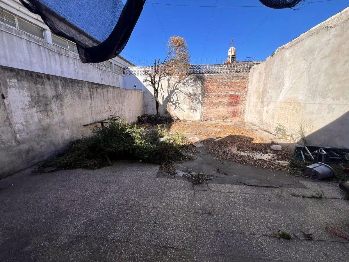 VENTA PH 4 AMB A REFACCIONAR CON PATIO Y TERRAZA 2