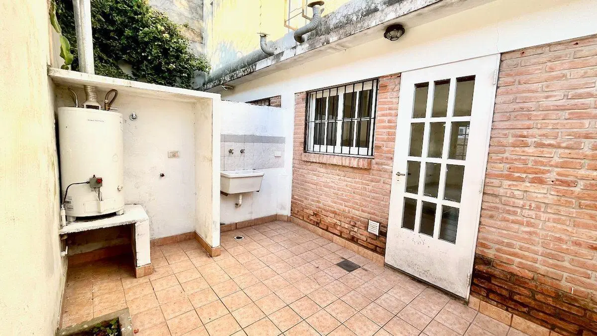 VENTA PH 2 ambientes Ramos Mejia PB Patio 55m2 4