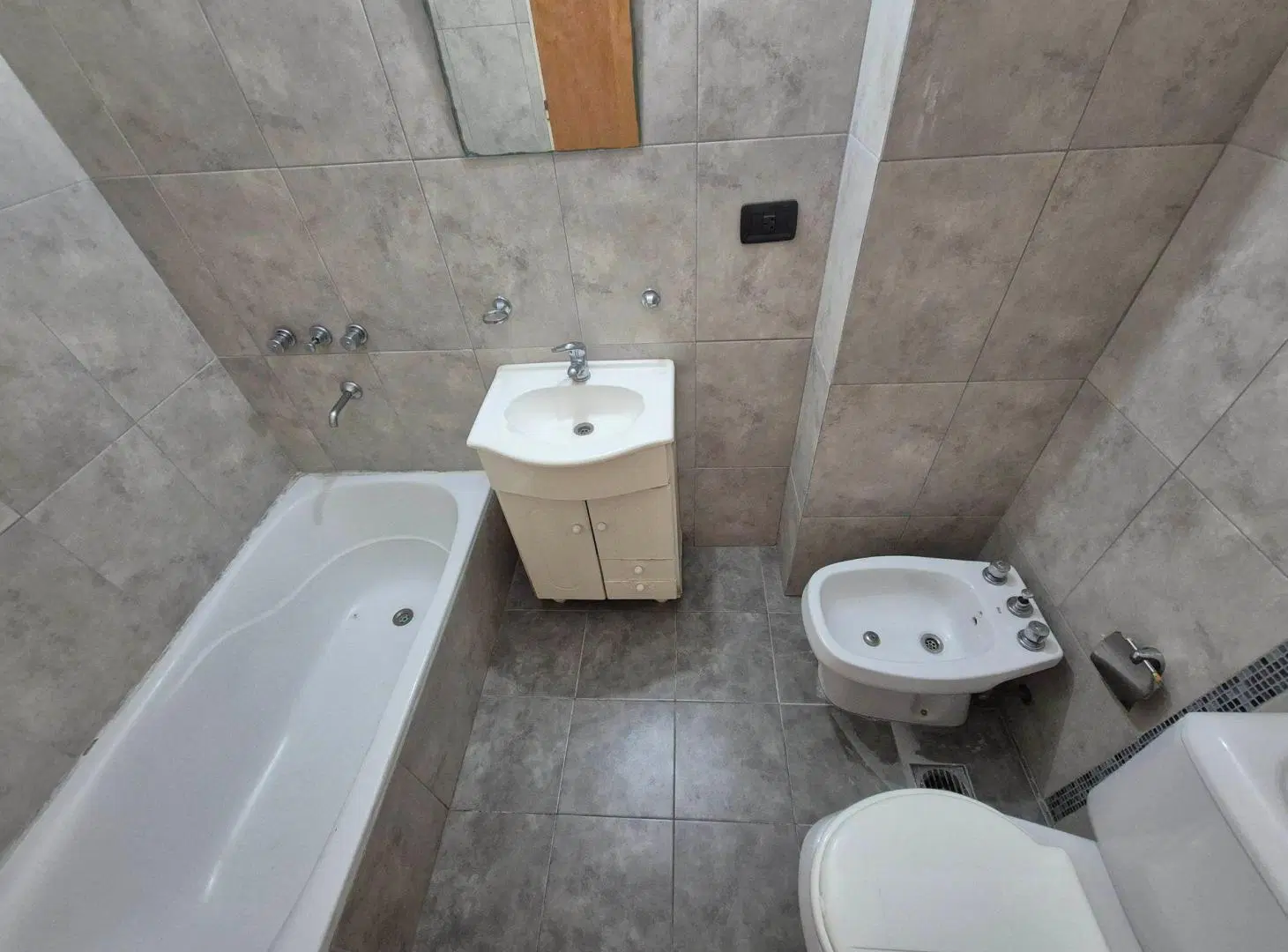 Venta monoambiente con balcón al frente 4