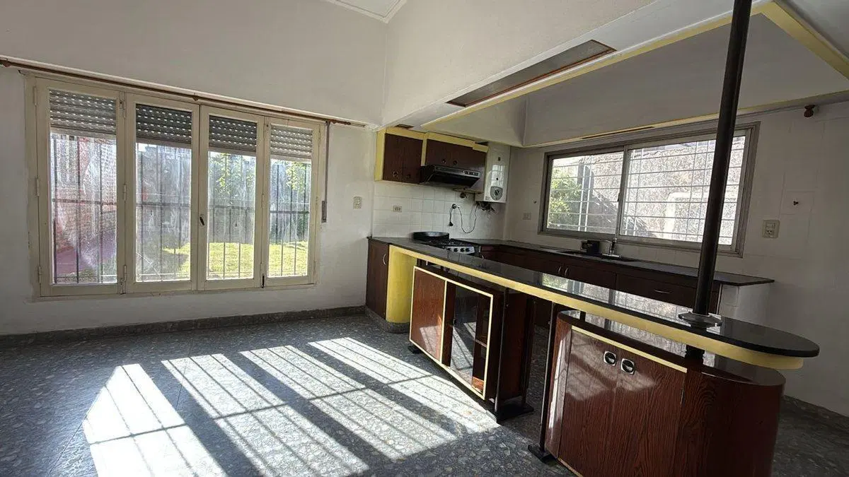 Casa 3 ambientes Lote propio con Patio y Cochera 5