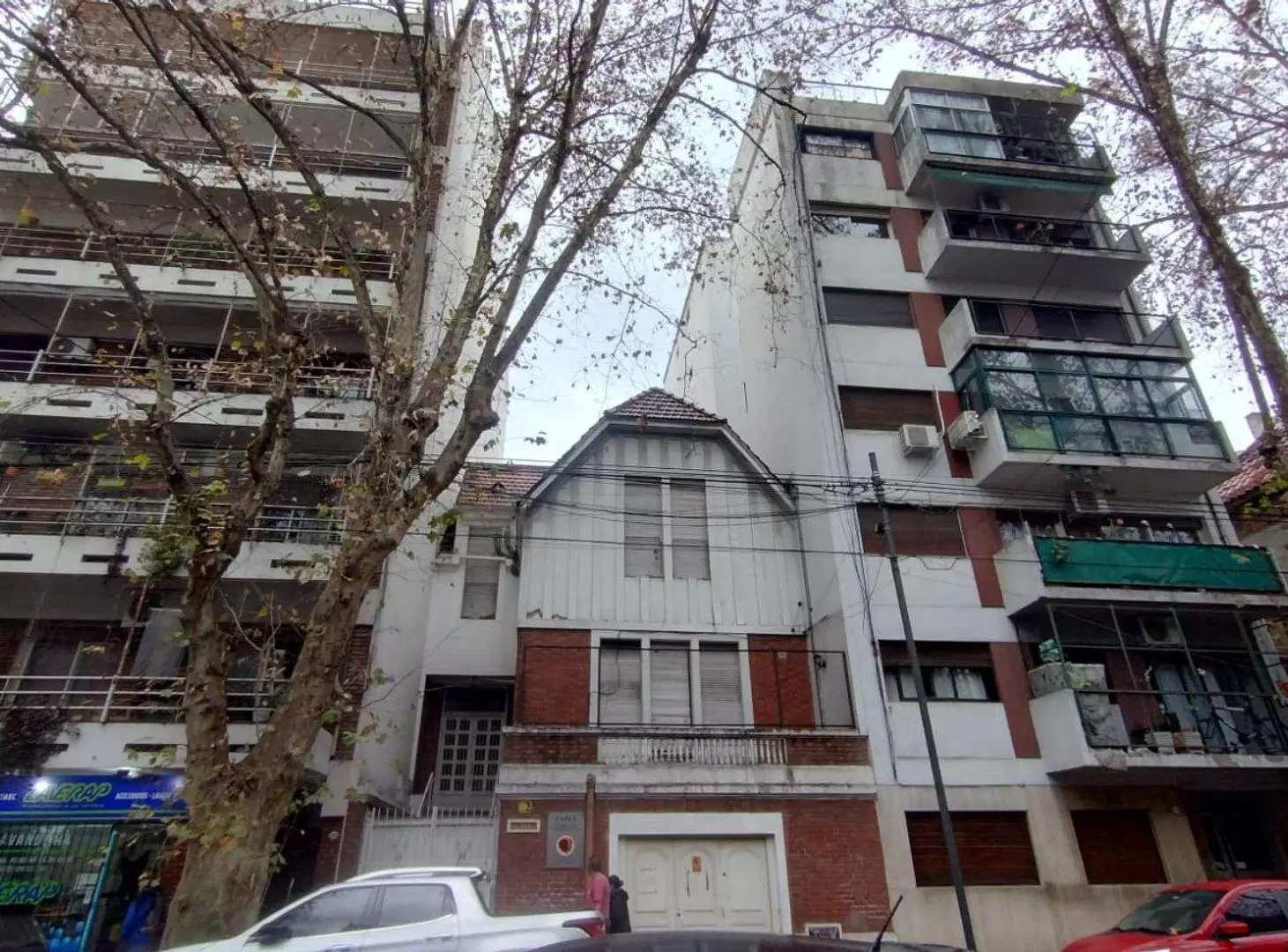 VENTA DE LOTE EN FLORES  1200 m2 VENDIBLE APROX. 4