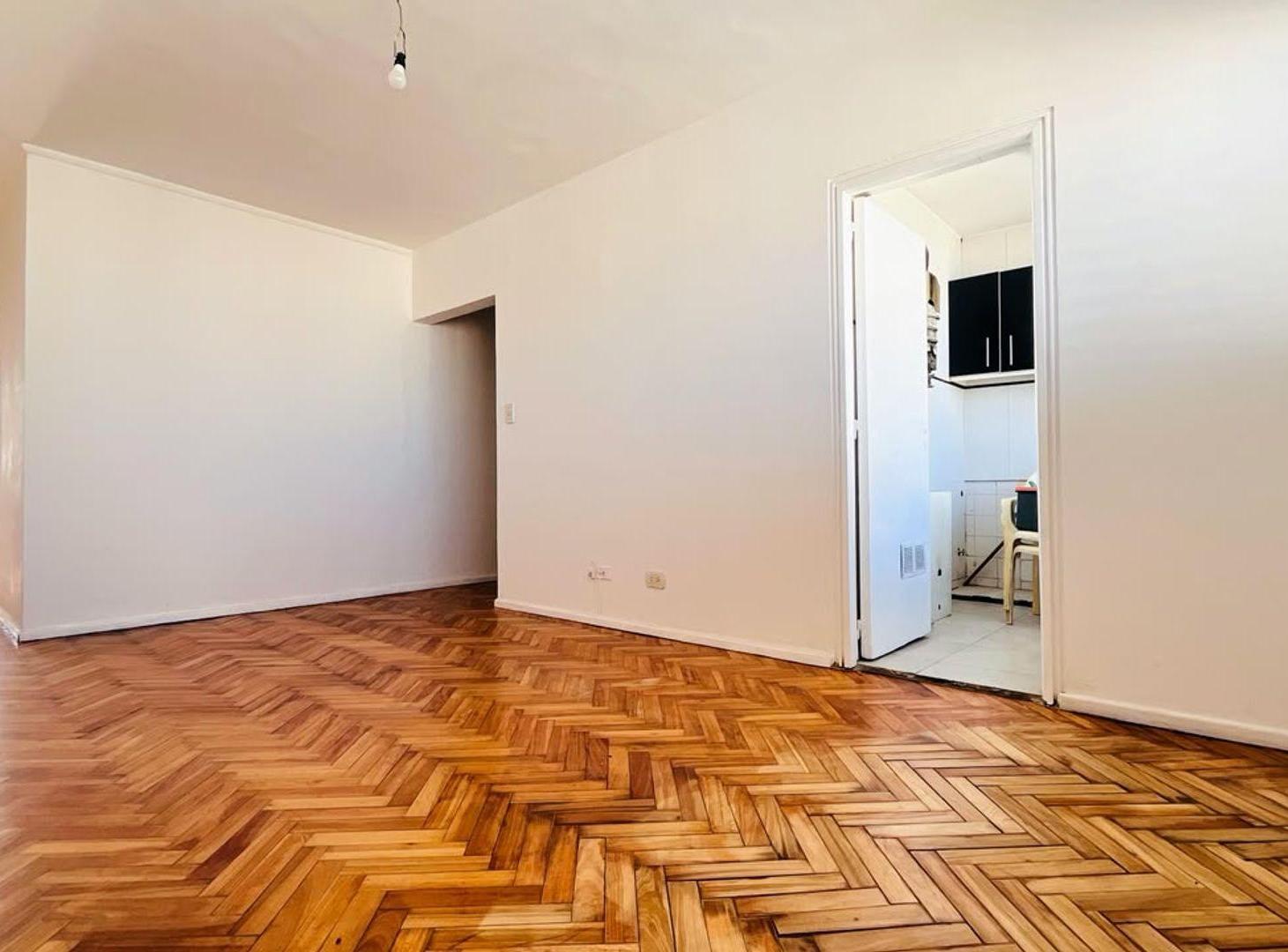 Foto de VENTA DEPTO 2 AMBIENTES. LUMINOSO. FLORES NORTE, imagen 2