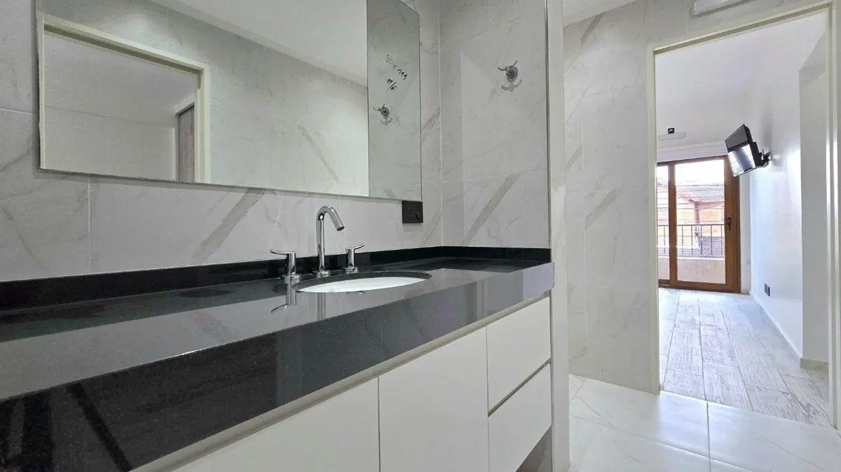 CASA 4 AMBIENTES PISCINA ASCENSOR ACEP. PROPIEDAD 3