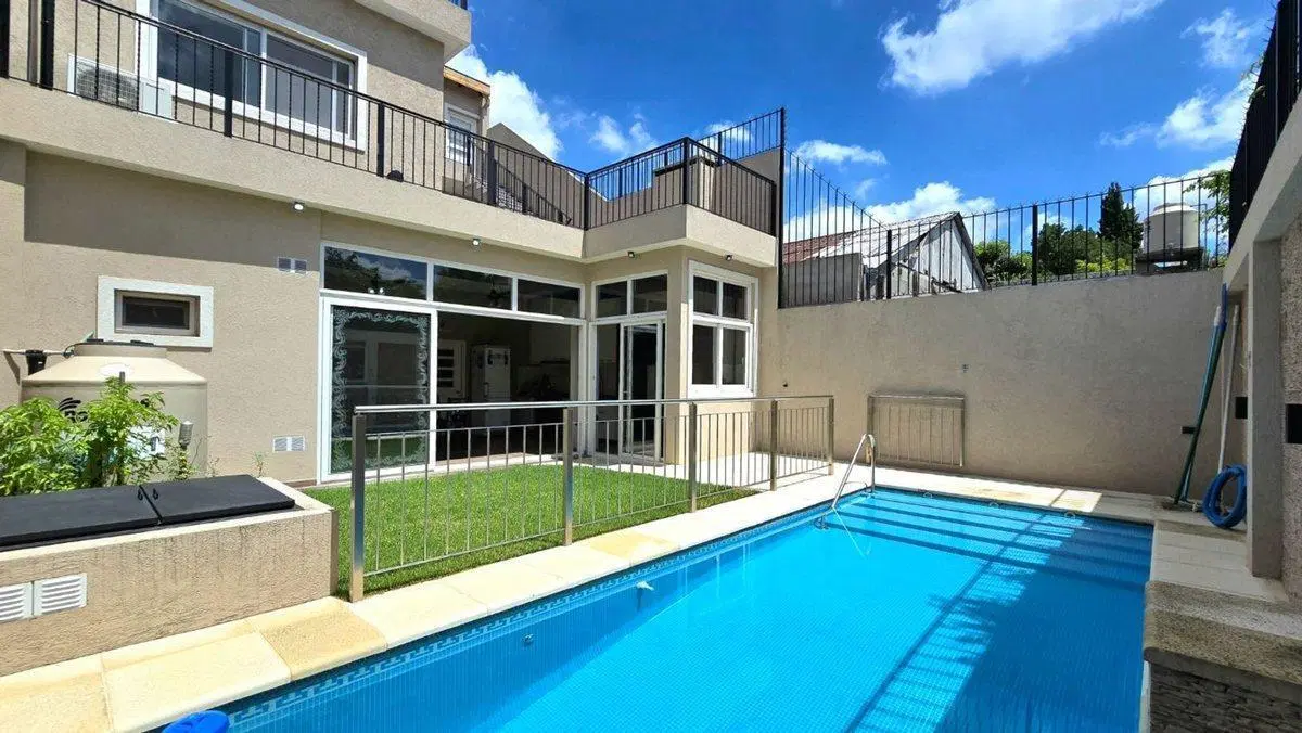 CASA 4 AMBIENTES PISCINA ASCENSOR ACEP. PROPIEDAD 5