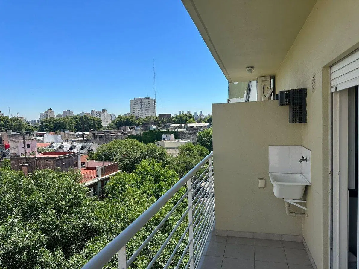 DEPARTAMENTO DOS AMB AMOBLADO  CON BALCÓN AL FTE 4