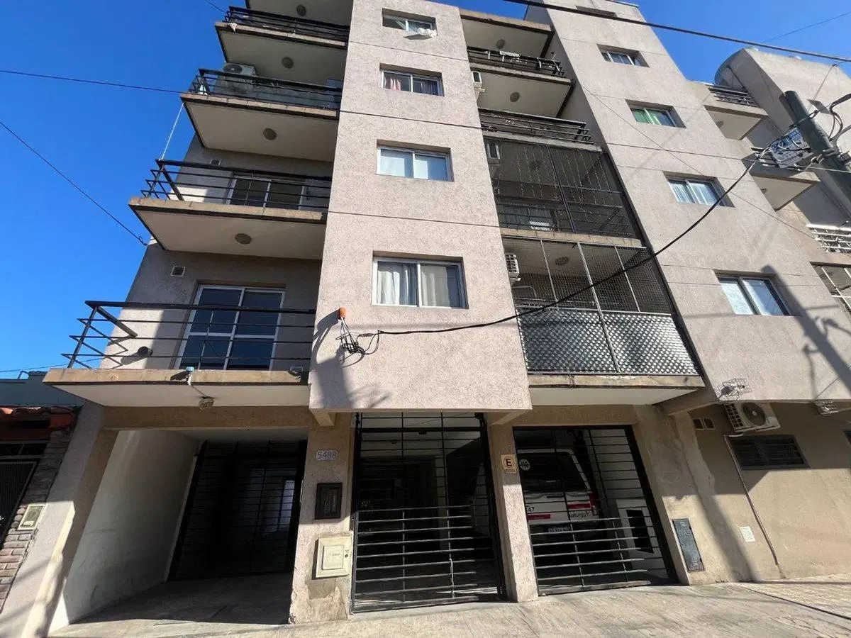 Monoambiente con Balcón CASEROS Apto Crédito 8