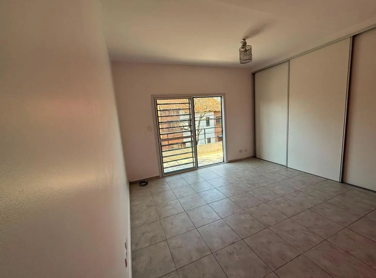VENTA DPTO 2 AMB CON BALCON CENTRO CASEROS 4