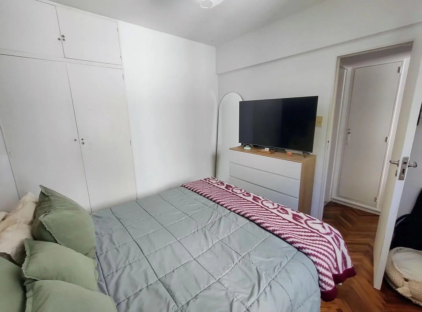 EXCELENTE 2 AMBIENTES SOBRE AV. MELIAN  BELGRANO R 8