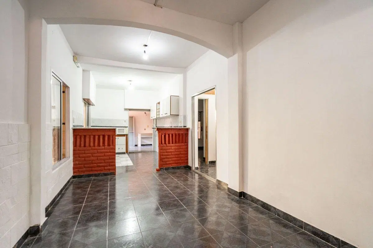 VENTA CASA 5 AMBIENTES C/PILETA PARRILLA Y COCHERA 8